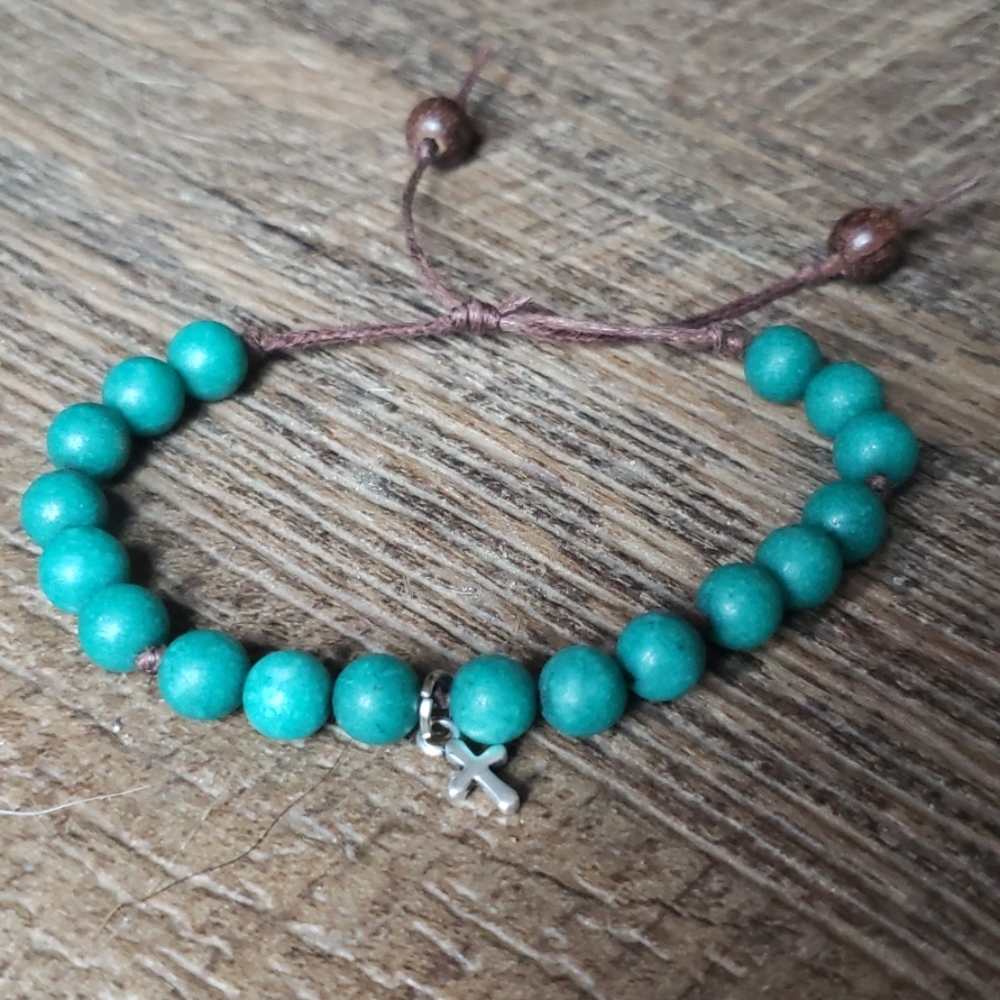 Jade beaded adjustable knot cross bracelet